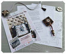 Load image into Gallery viewer, Happy Quilter´s bag - Paper pattern, Quilted tote bag, Appliqué bag, Large project bag for Quilters