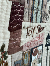 Laden Sie das Bild in den Galerie-Viewer, Toy Shop – Quilt-Nähanleitung als PDF auf Englisch oder Spanisch von MJJenek