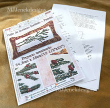 Cargar imagen en el visor de la galería, Cojín de invierno bordado – Patrón PDF de MJJ