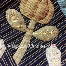 Load image into Gallery viewer, Mary's Farmhouse – wall hanging quilt - MJJ quilt pattern