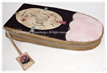 Load image into Gallery viewer, 3 Sewing Pouches & iPad Cozy – 4 projects - in - 1 MJJ quilt pattern