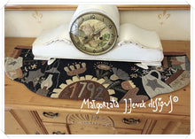 Load image into Gallery viewer, Colonial Memories – runner chest quilt - MJJ quilt pattern