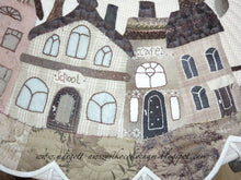 Load image into Gallery viewer, Silent in the city, round table quilt, MJJ PDF table quilt pattern