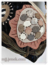 Charger l&#39;image dans la galerie, Floral - baguette handle bag - paper (physical) pattern by MJJenek
