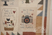 Laden Sie das Bild in den Galerie-Viewer, All Those Simple Things – wall hanging quilt - MJJ quilt pattern
