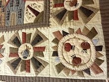 Afbeelding in Gallery-weergave laden, Between Small Townhouses – table quilt  - MJJ quilt  pattern
