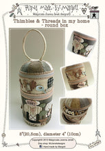 Afbeelding in Gallery-weergave laden, Thimbles &amp; Threads -  round box, pattern by MJJ
