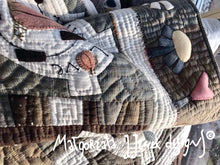 Cargar imagen en el visor de la galería, All About Wool - Colcha para colgar en la pared - Patrón de colcha MJJ
