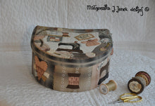 Afbeelding in Gallery-weergave laden, My Sewing Room – half round box -  MJJ quilt pattern for  sewing box
