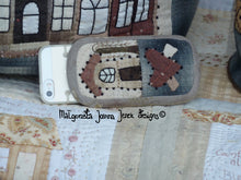 Load image into Gallery viewer, The Dutch Townhouses bag &amp; iPhone cozy -  MJJ quilt pattern for bag
